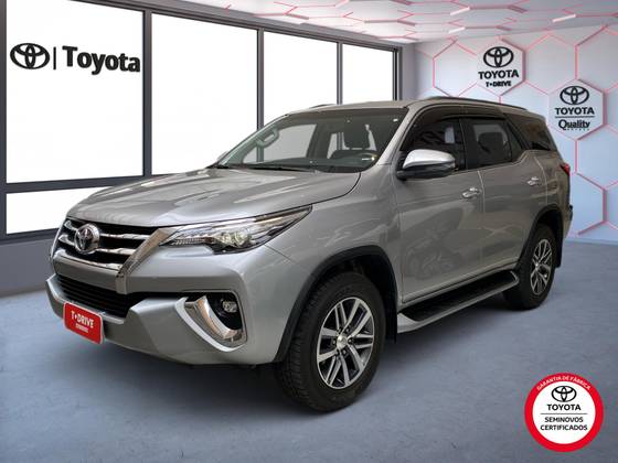 TOYOTA HILUX SW4 2.8 SRX 4X4 7 LUGARES 16V TURBO INTERCOOLER DIESEL 4P AUTOMÁTICO